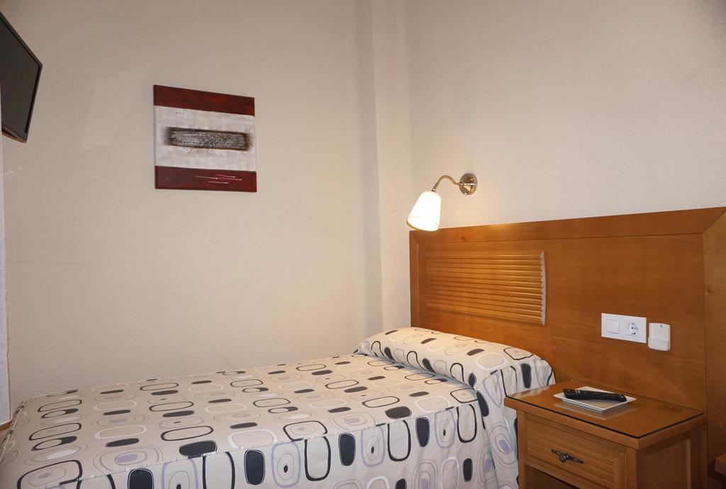 Santillan II Hotel Madrid Room photo