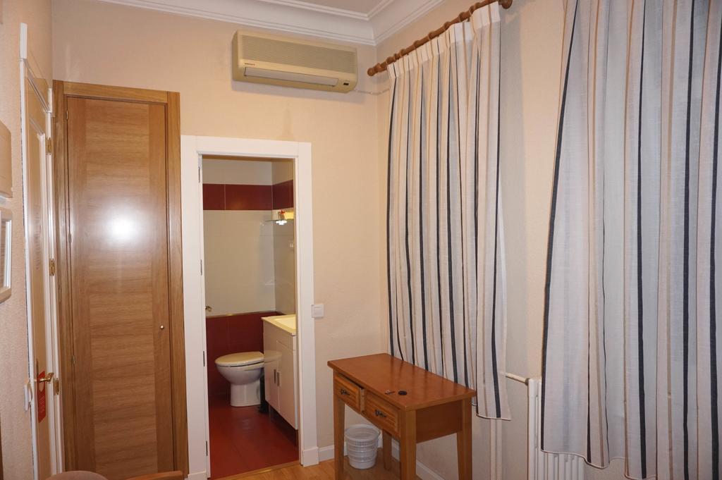 Santillan II Hotel Madrid Room photo