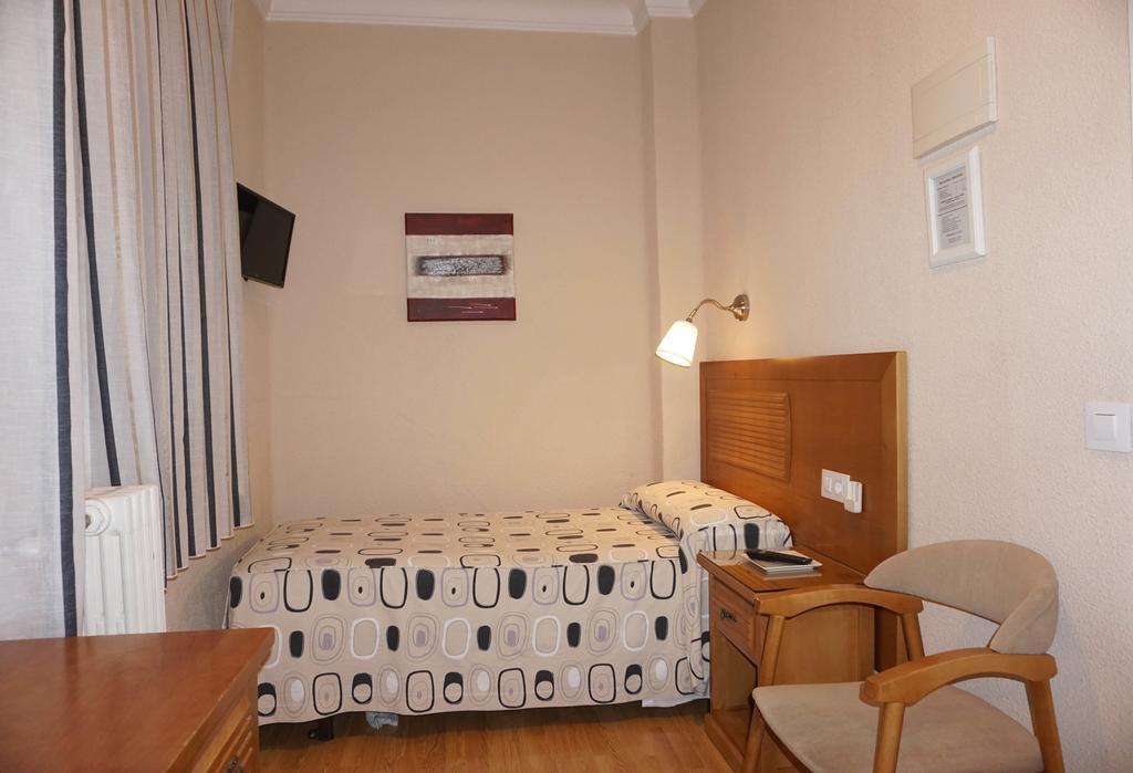 Santillan II Hotel Madrid Room photo